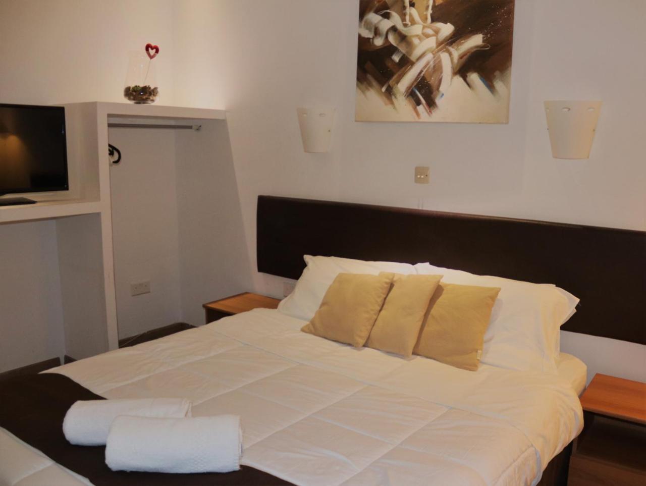 Sunstone Boutique Guest House Буджибба Экстерьер фото