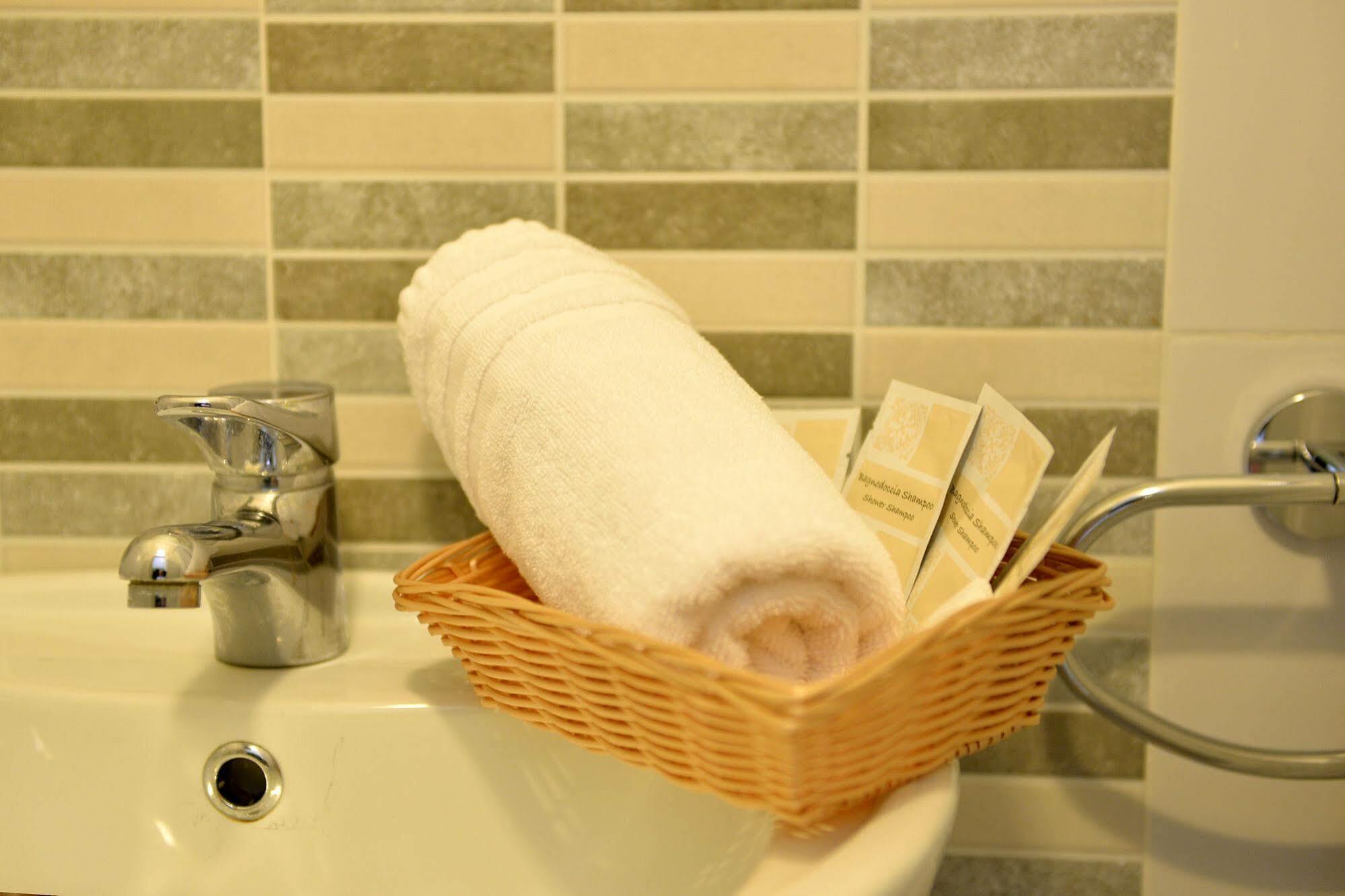Sunstone Boutique Guest House Буджибба Экстерьер фото